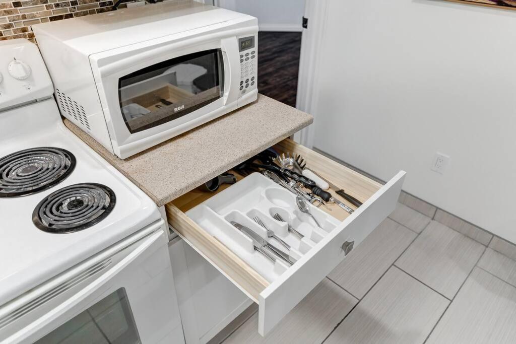 Coral Springs Lakefront Retreat * Calgary