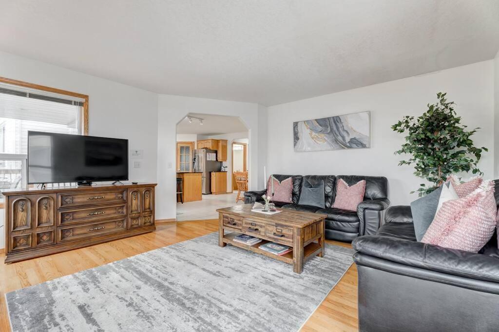 Coral Springs Lakefront Retreat Holiday home