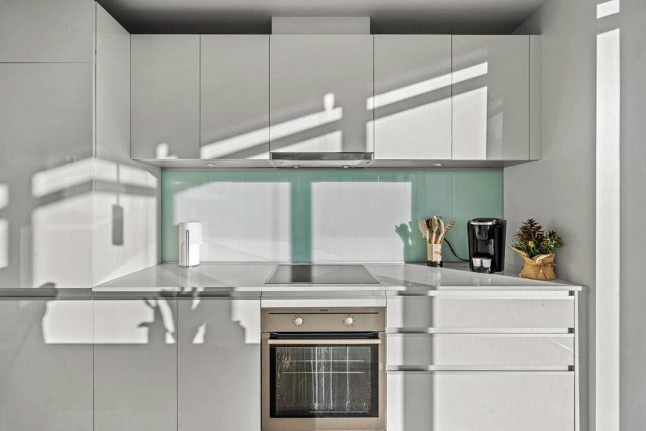 Apartment Luxury On The 9th Floor Near Stampede, Complimentary Wine, 2 Car Ug Parking Calgary