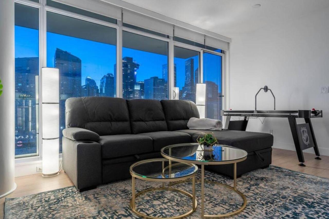 Luxury On The 9th Floor Near Stampede, Complimentary Wine, 2 Car Ug Parking * Calgary