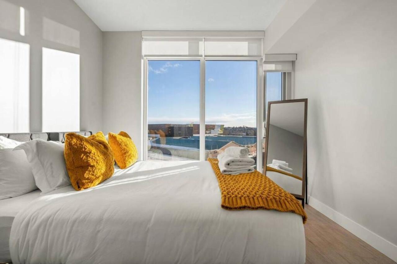 Luxury On The 9th Floor Near Stampede, Complimentary Wine, 2 Car Ug Parking * Calgary