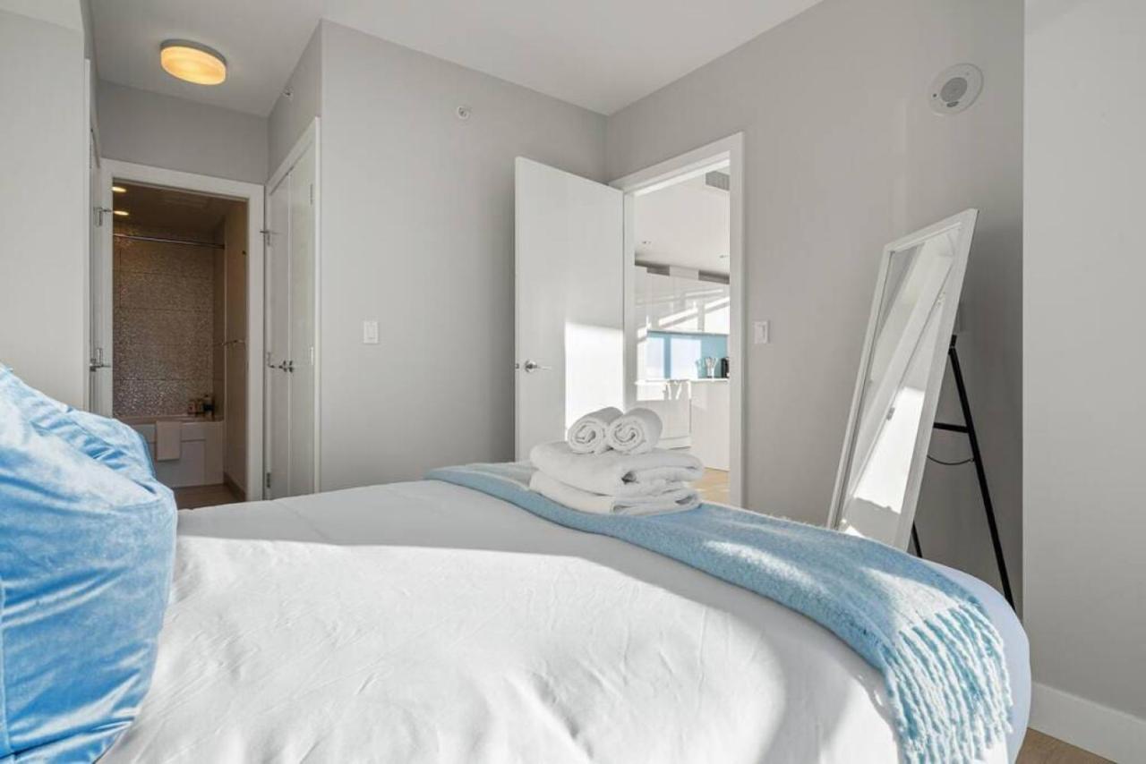 Luxury On The 9th Floor Near Stampede, Complimentary Wine, 2 Car Ug Parking