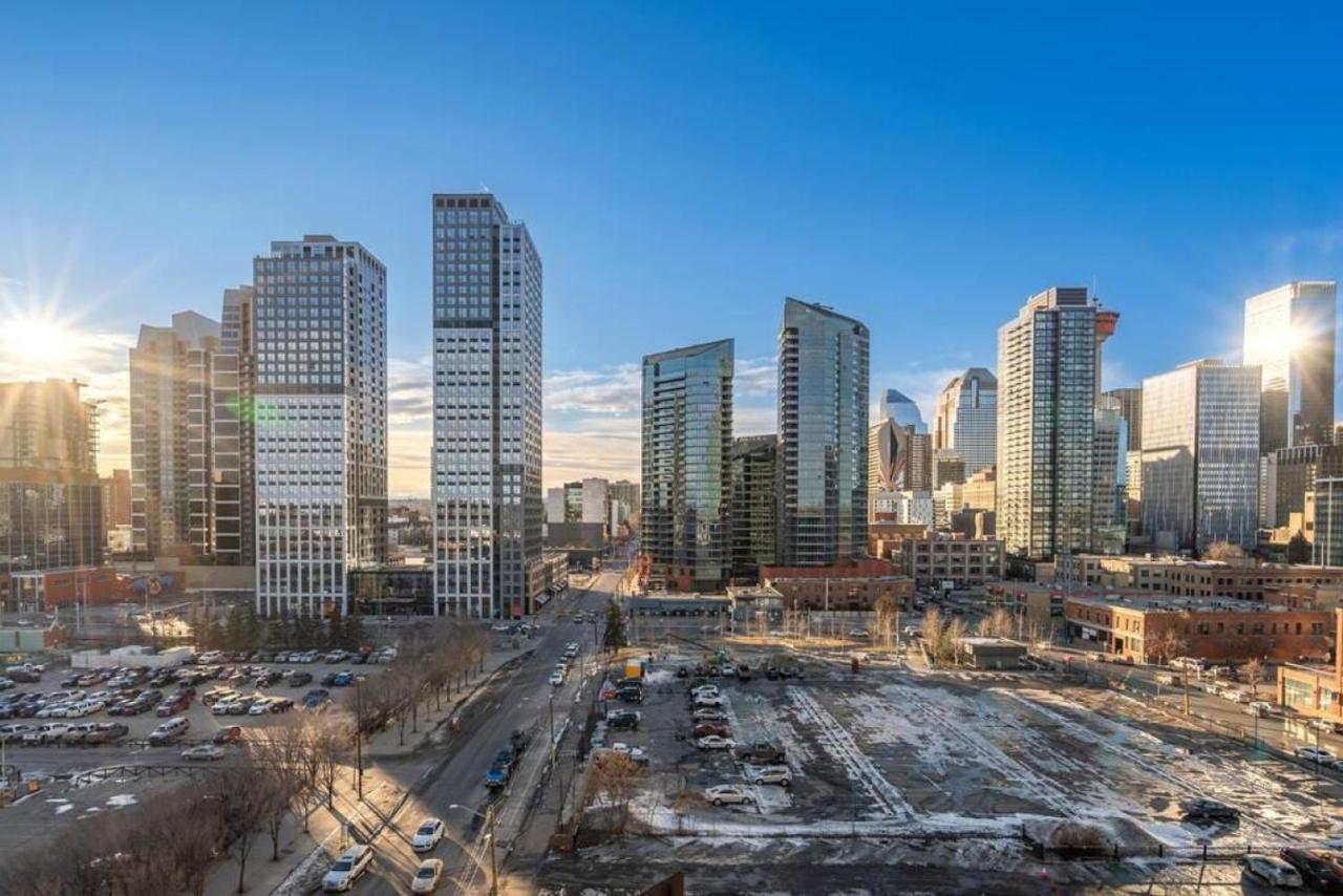 Luxury On The 9th Floor Near Stampede, Complimentary Wine, 2 Car Ug Parking Apartment Calgary