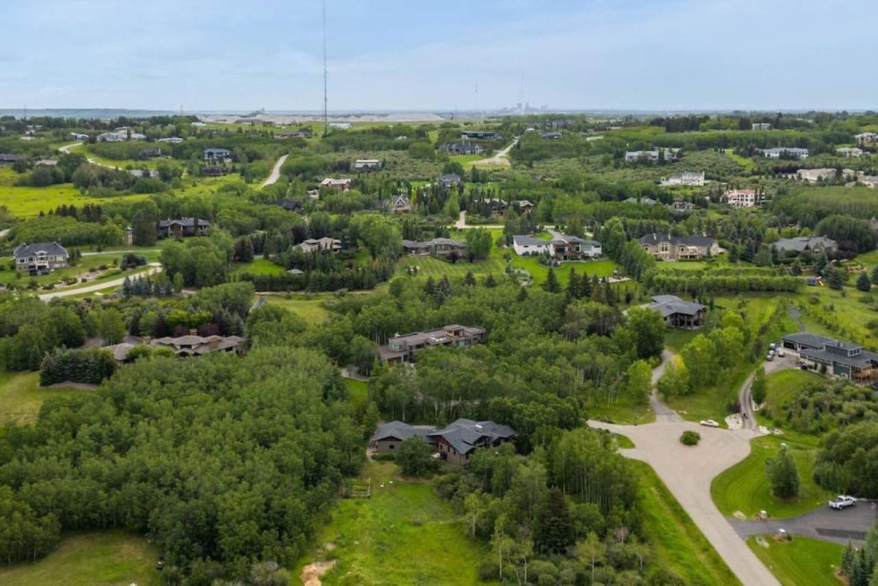 Escape To The Rockies But Near Includes Free Parking And Banff Entry Apartment *