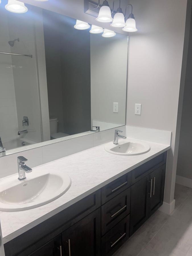 Homestay Flowealth Luxury Near Netflix Tv Wifi Calgary
