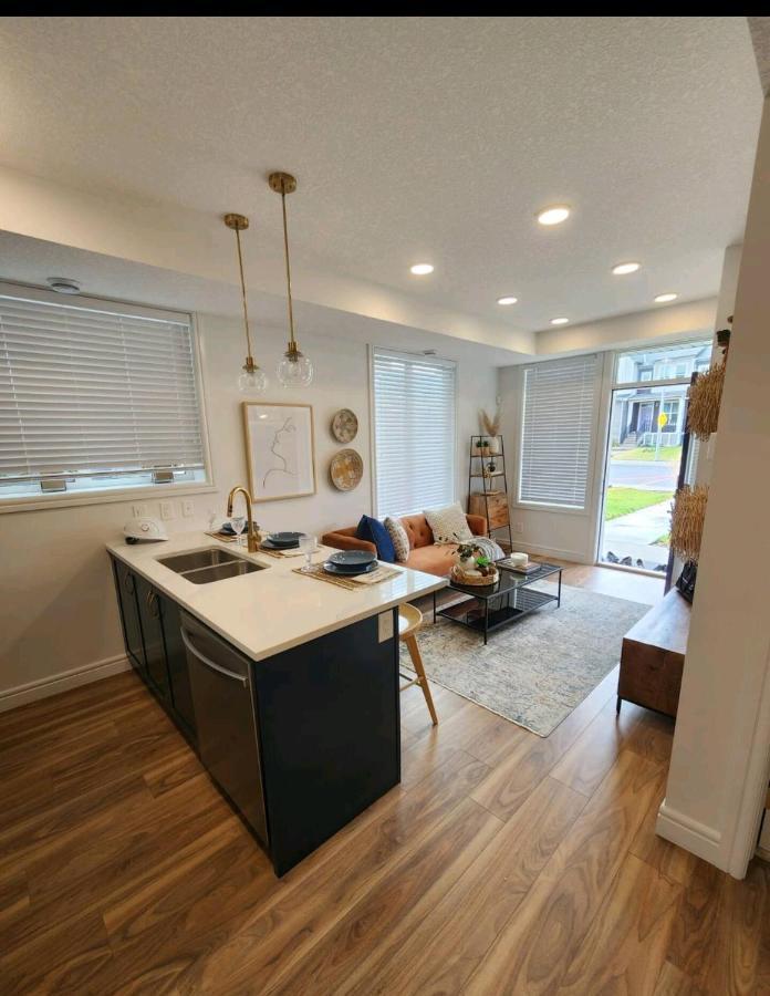Luxury Near Airport Apartment *