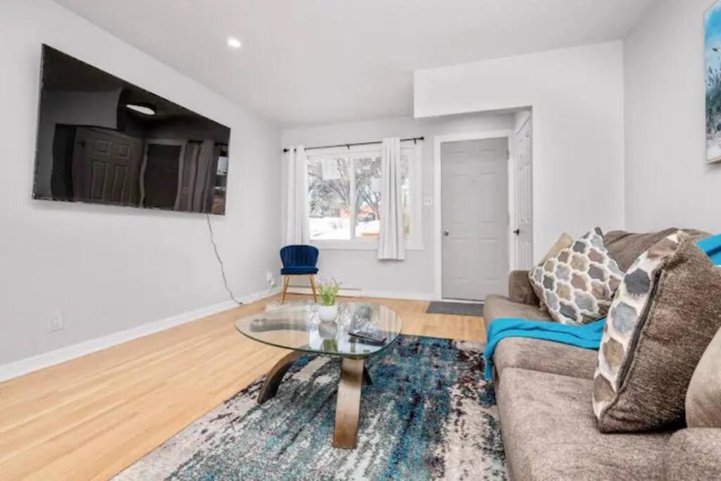 Accessible/petfriendly-2bedsuite Apartment Calgary