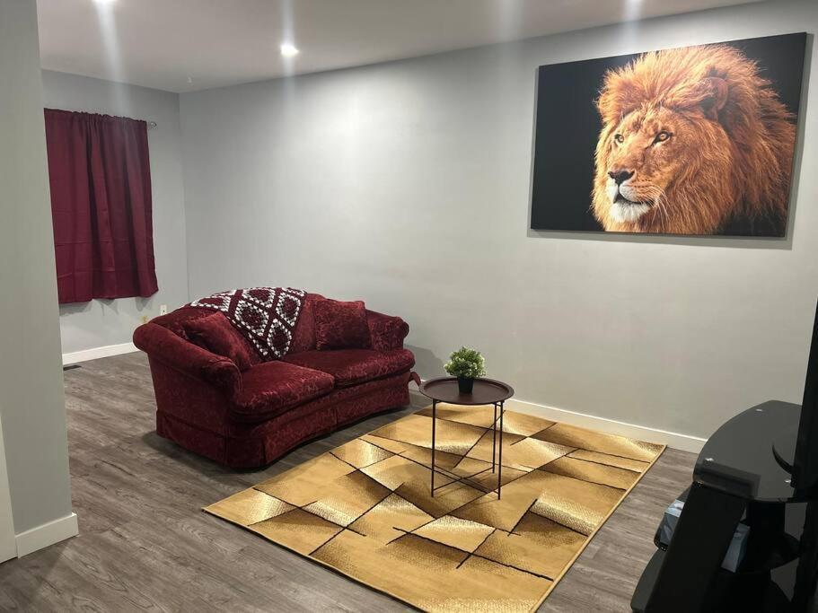 Cute Highland Park Upper B Unit * Calgary