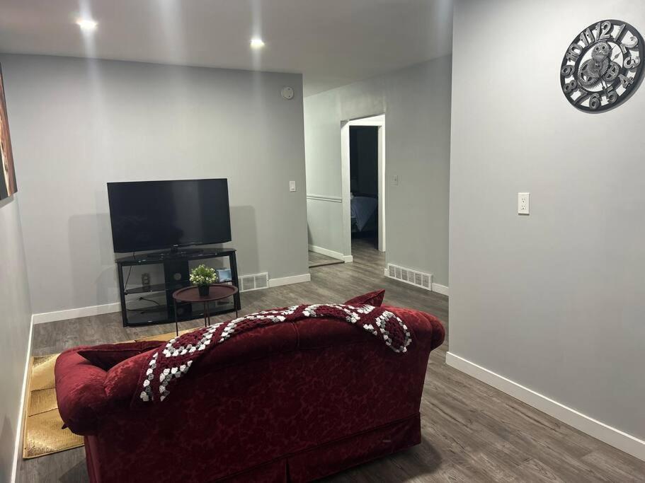 Cute Highland Park Upper B Unit Calgary