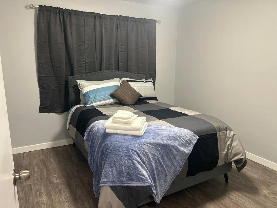 Cute Highland Park Upper B Unit *