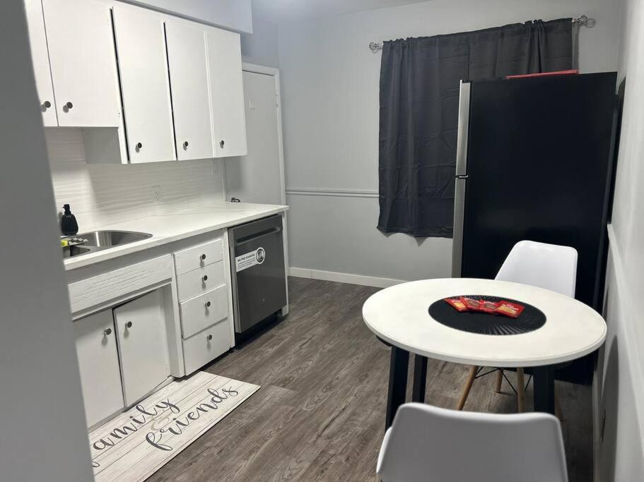 Cute Highland Park Upper B Unit Apartment *