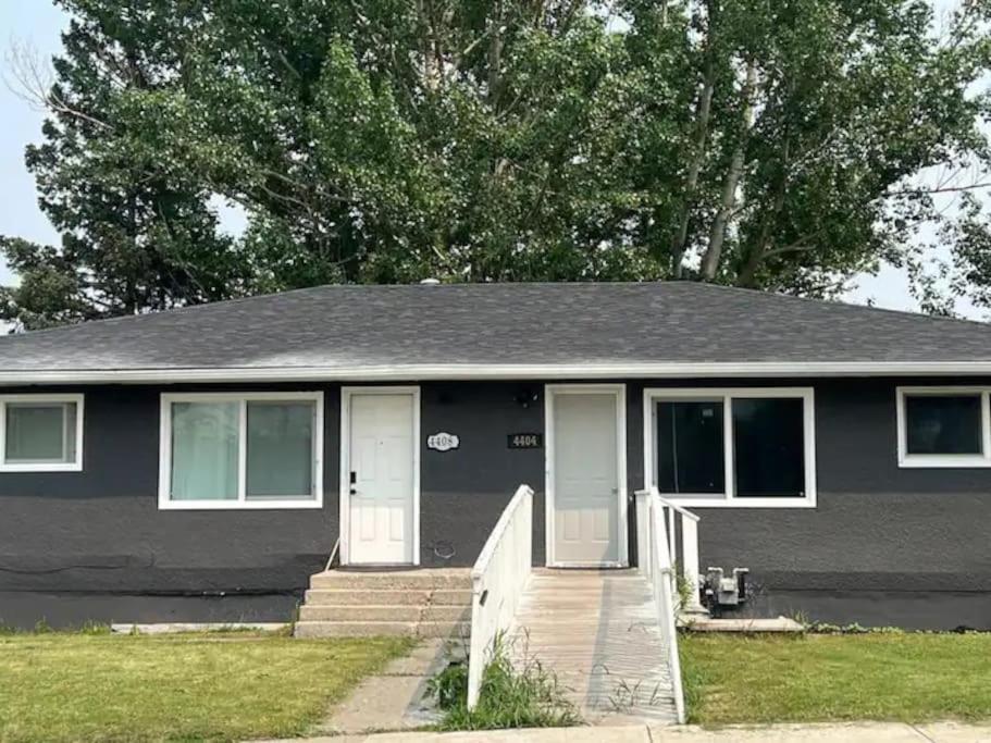 Centerstreet-cozy 2bedroomsuite Calgary
