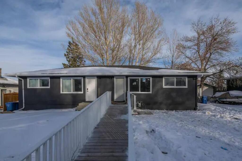Centerstreet-cozy 2bedroomsuite * Calgary