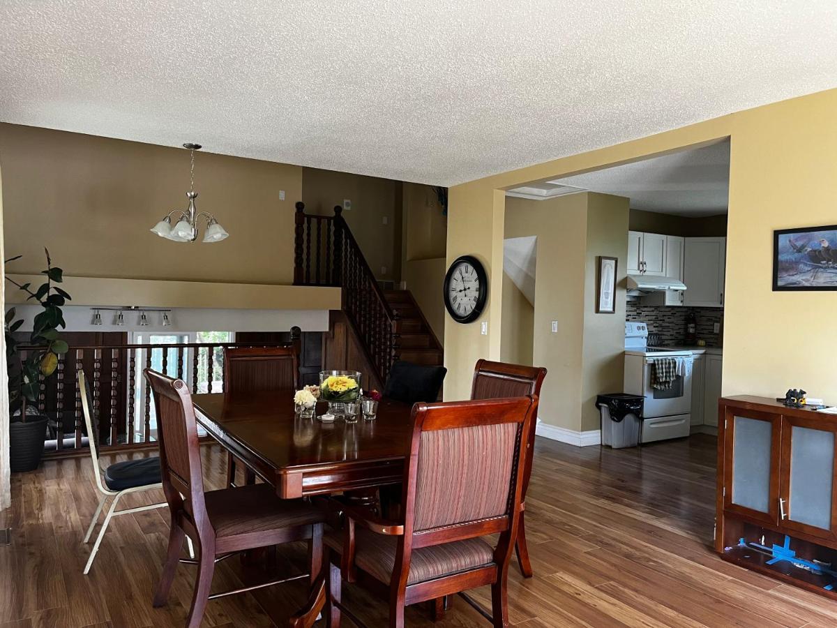 Beddington Masteroom Close Airport! Homestay Calgary
