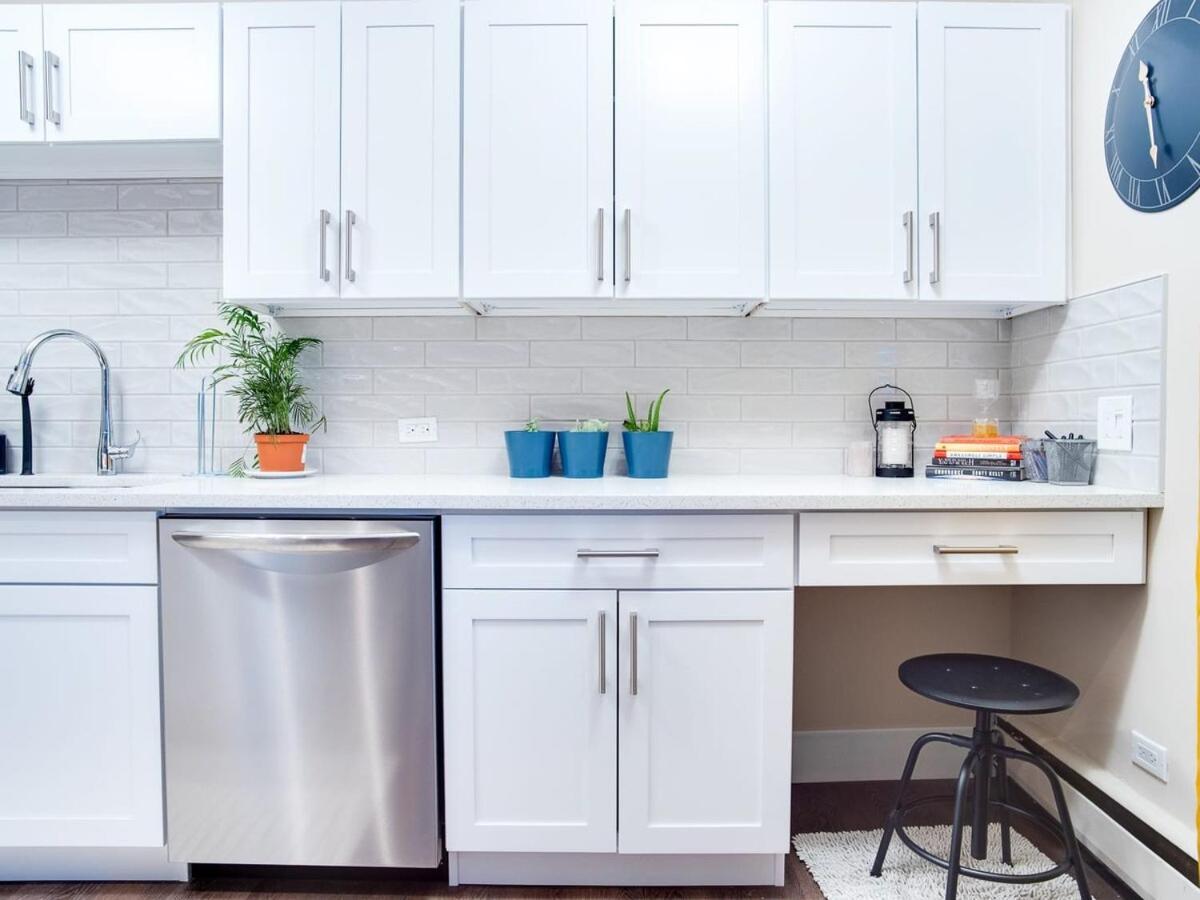 Apartment Gorgeous 2br W Parking Patio Coffee! *