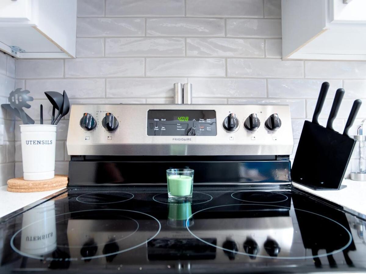 Gorgeous 2br W Parking Patio Coffee! Apartment *