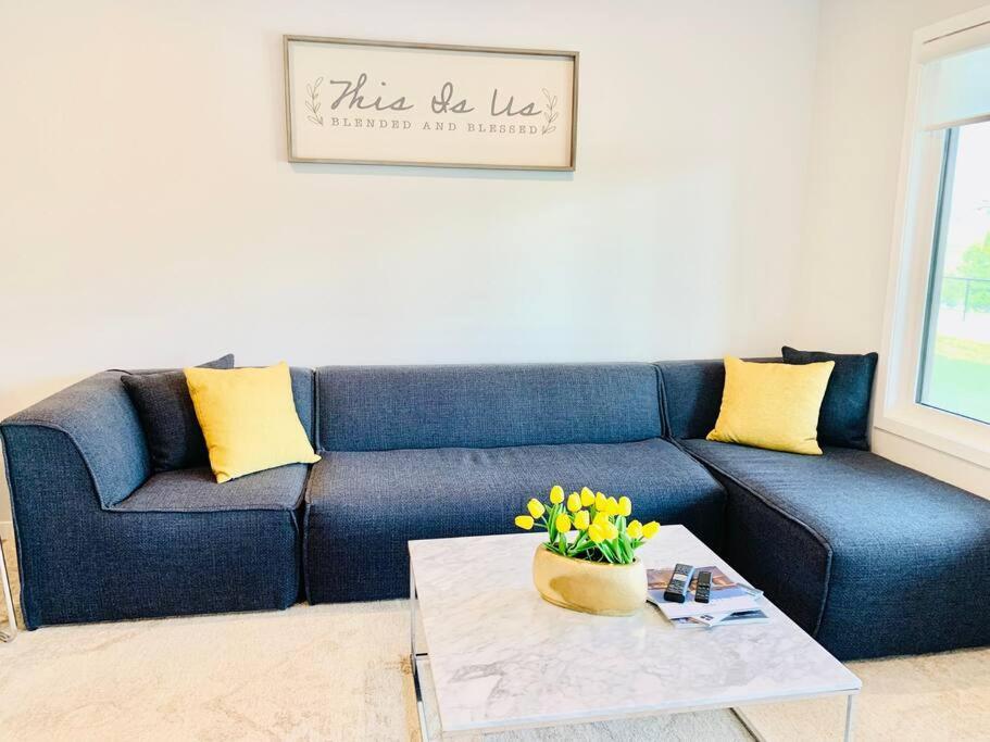 Private Entire Waterfront Guest Suite, Close To Banff, Canmore & Kananaskis