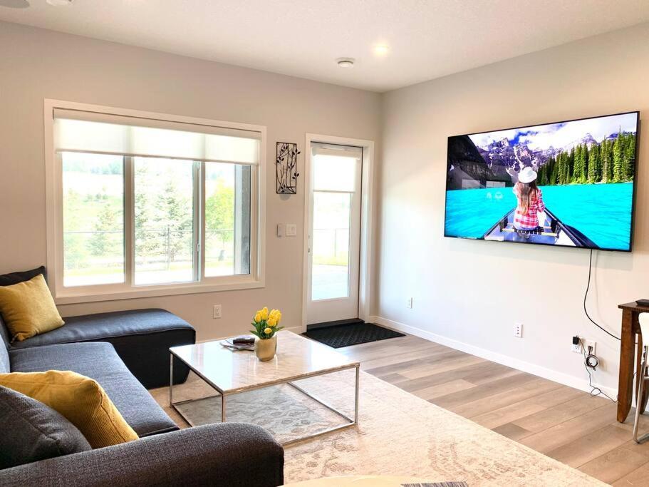 Apartment Private Entire Waterfront Guest Suite, Close To Banff, Canmore & Kananaskis *