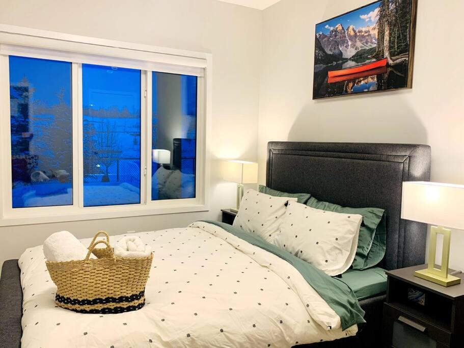 Apartment Private Entire Waterfront Guest Suite, Close To Banff, Canmore & Kananaskis