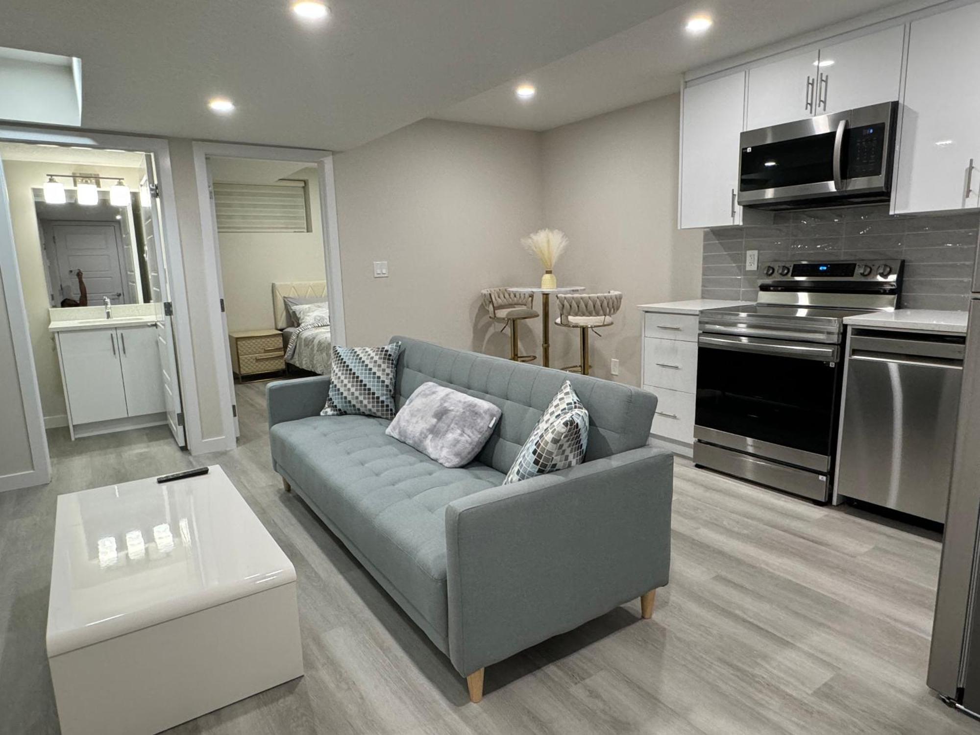 Apartment Brand New 2 Bedrooms Modern Guest With Separate Entrance Calgary