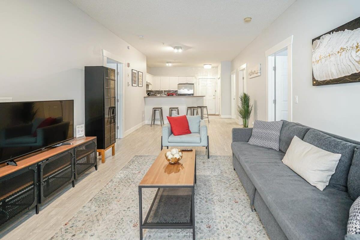 New Cozy 2 Bedrooms W Parking Calgary