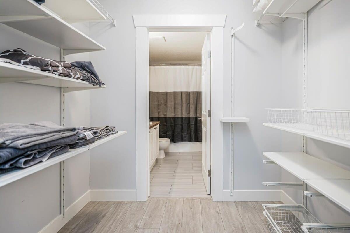 New Cozy 2 Bedrooms W Parking Apartment
