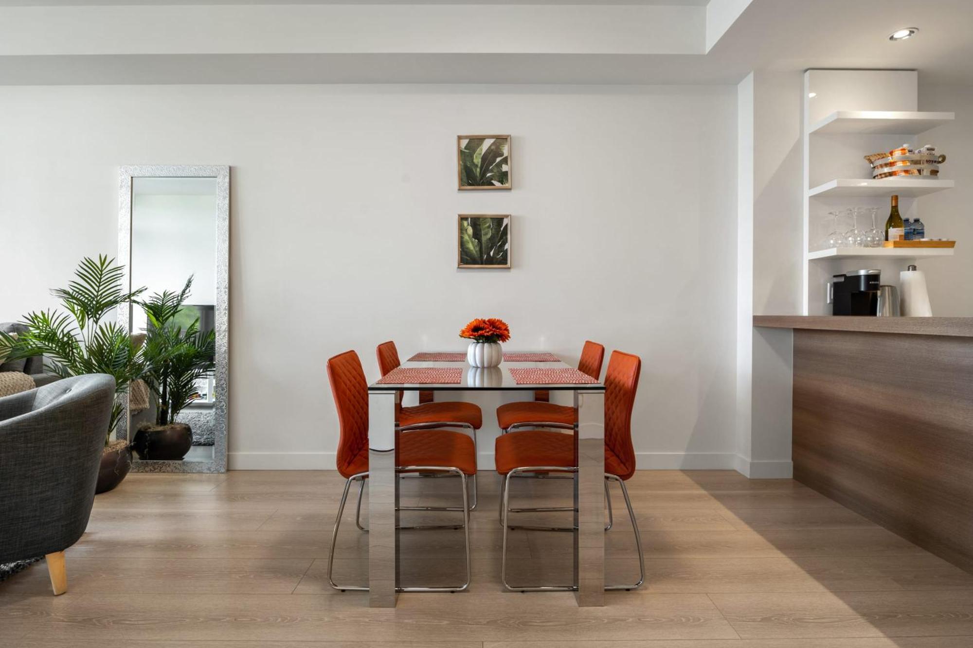 Apartment Guest Favorite Riverside Retreat- Walking Trails, Downtown Near Stampede! Free Banff Pass, Wine, Gym, Parking! *