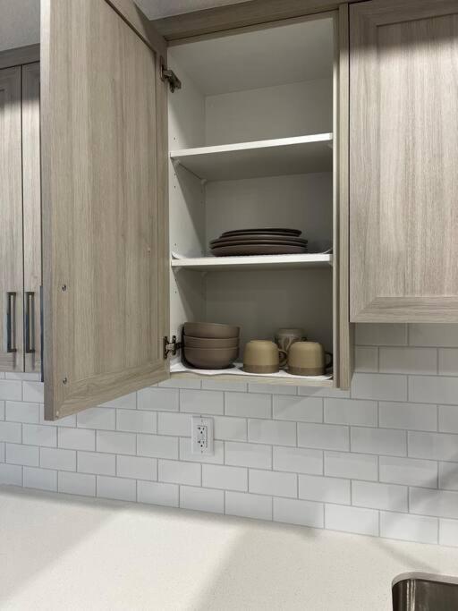 Apartment Brand New - Away From In Nw *