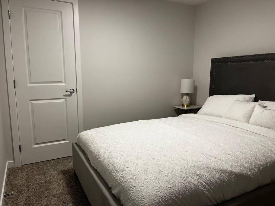Apartment Brand New - Away From In Nw Calgary