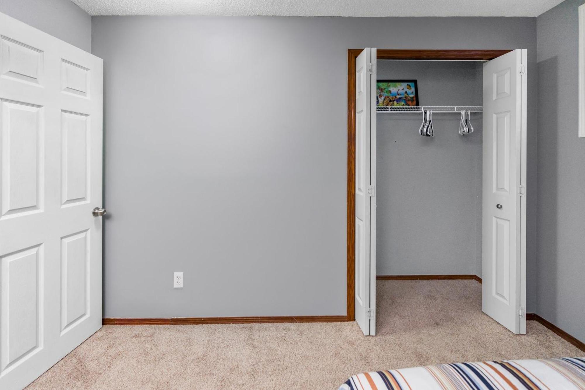 Apartment Cozy 2-bedroom Basement Retreat *