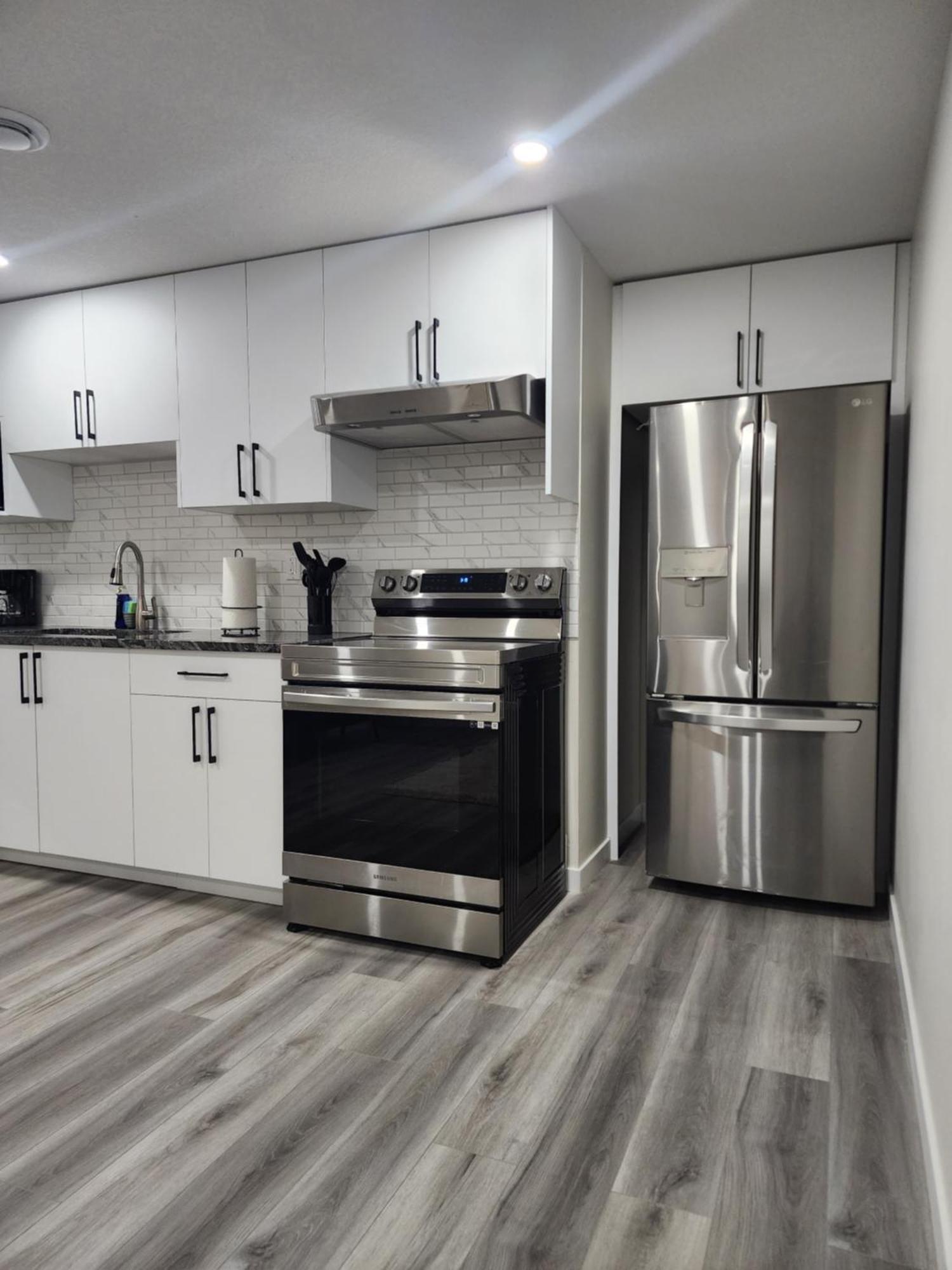 Trendy 2-bed Oasis Awaits! *