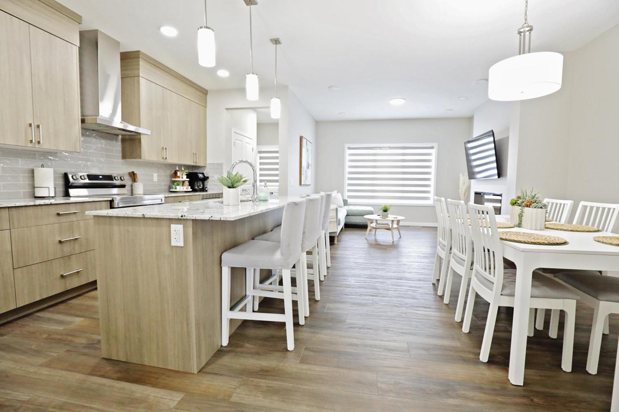 Relax In Comfort With Ac, Airport, Crossiron Mills Holiday home *
