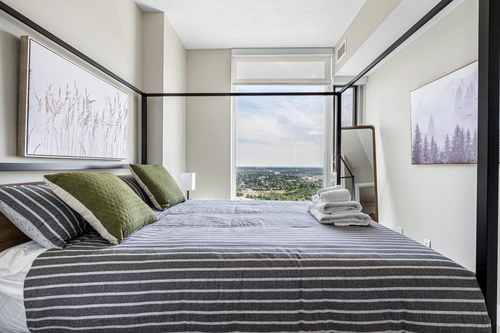 Holiday home Stampede View Suites: 35th Floor Panorama With Banff Pass Calgary