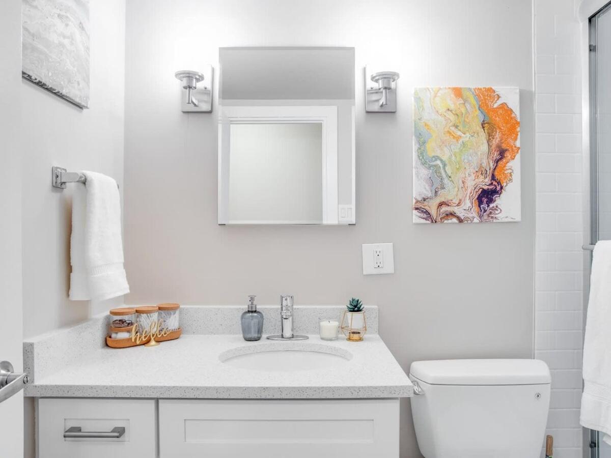 Gorgeous 2br W Parking Patio Coffee! Apartment *