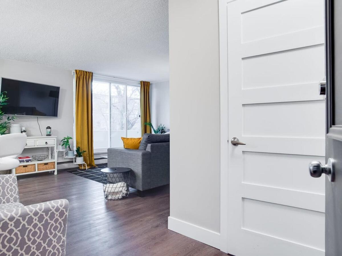 Gorgeous 2br W Parking Patio Coffee! *