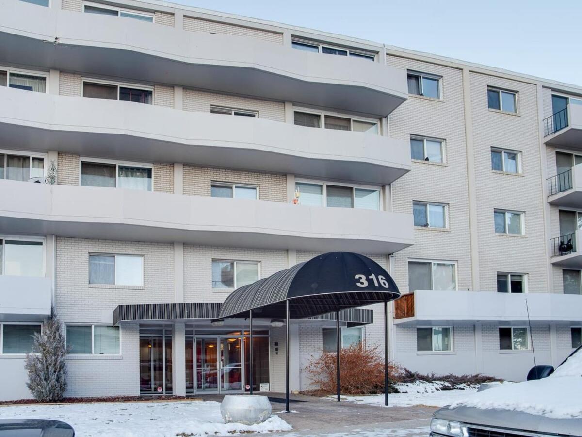 Gorgeous 2br W Parking Patio Coffee! *