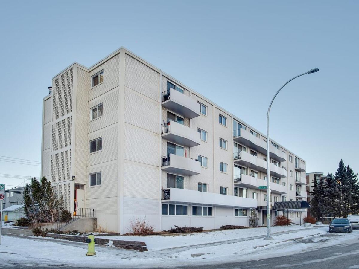 Gorgeous 2br W Parking Patio Coffee! Apartment Calgary