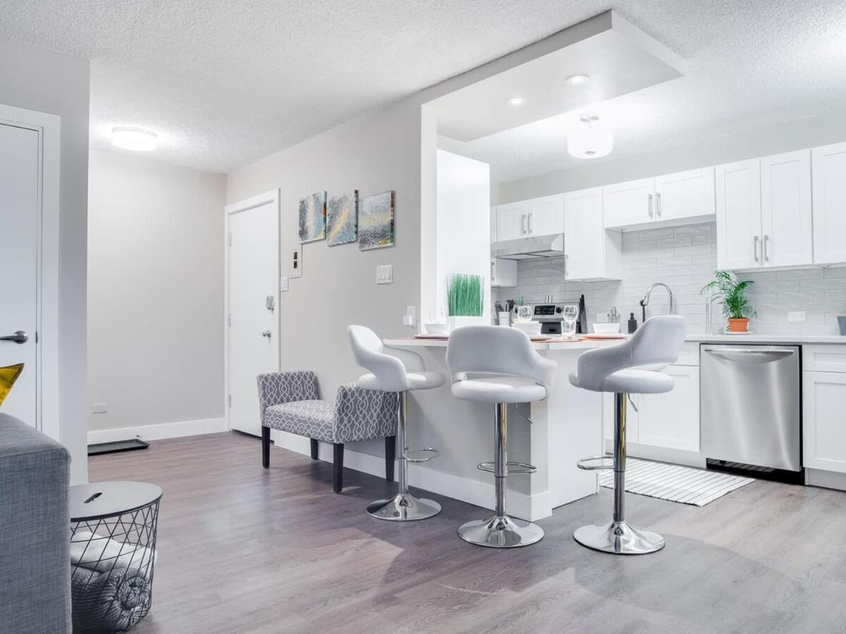 Gorgeous 2br W Parking Patio Coffee! Apartment *