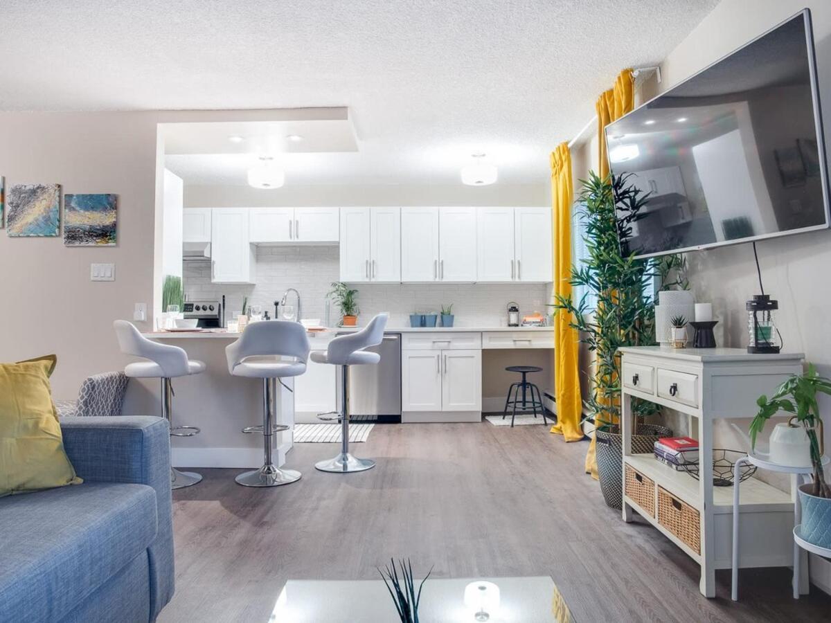 Apartment Gorgeous 2br W Parking Patio Coffee!
