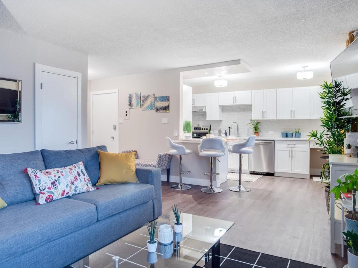 Gorgeous 2br W Parking Patio Coffee! Apartment *