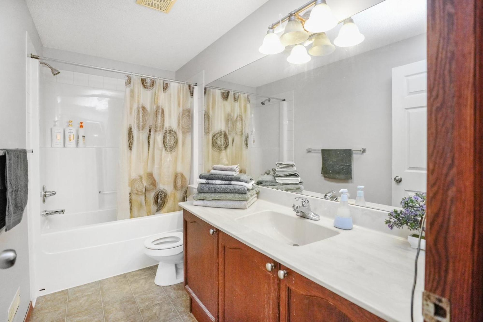 Cozy 2-bedroom Basement Retreat Calgary