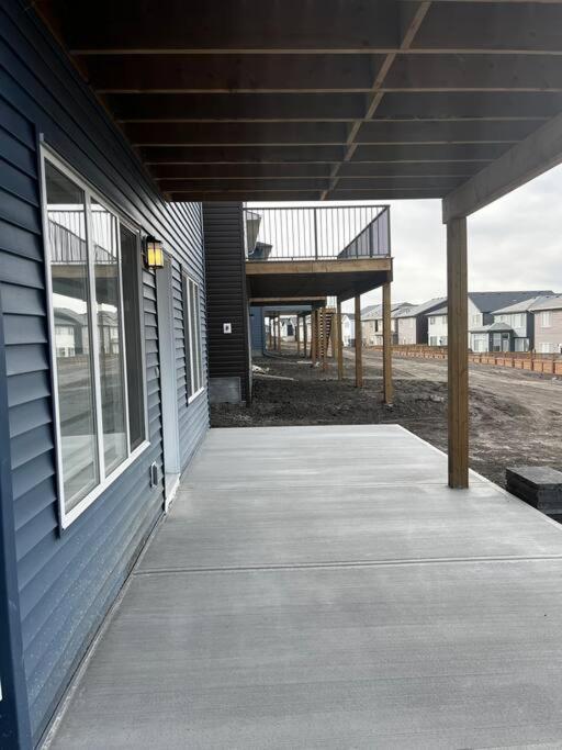 Apartment Brand New - Away From In Nw *