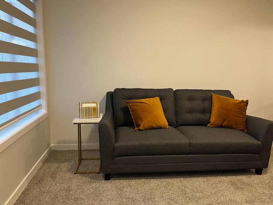 Apartment Brand New - Away From In Nw
