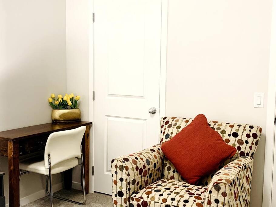 Apartment Private Entire Waterfront Guest Suite, Close To Banff, Canmore & Kananaskis Calgary