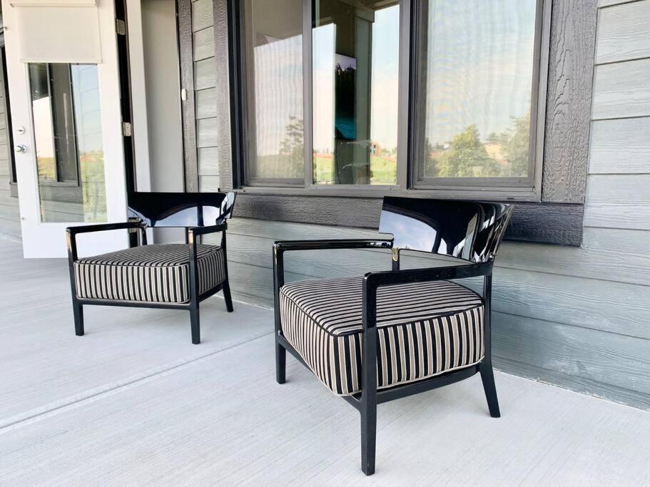 Private Entire Waterfront Guest Suite, Close To Banff, Canmore & Kananaskis Apartment Calgary