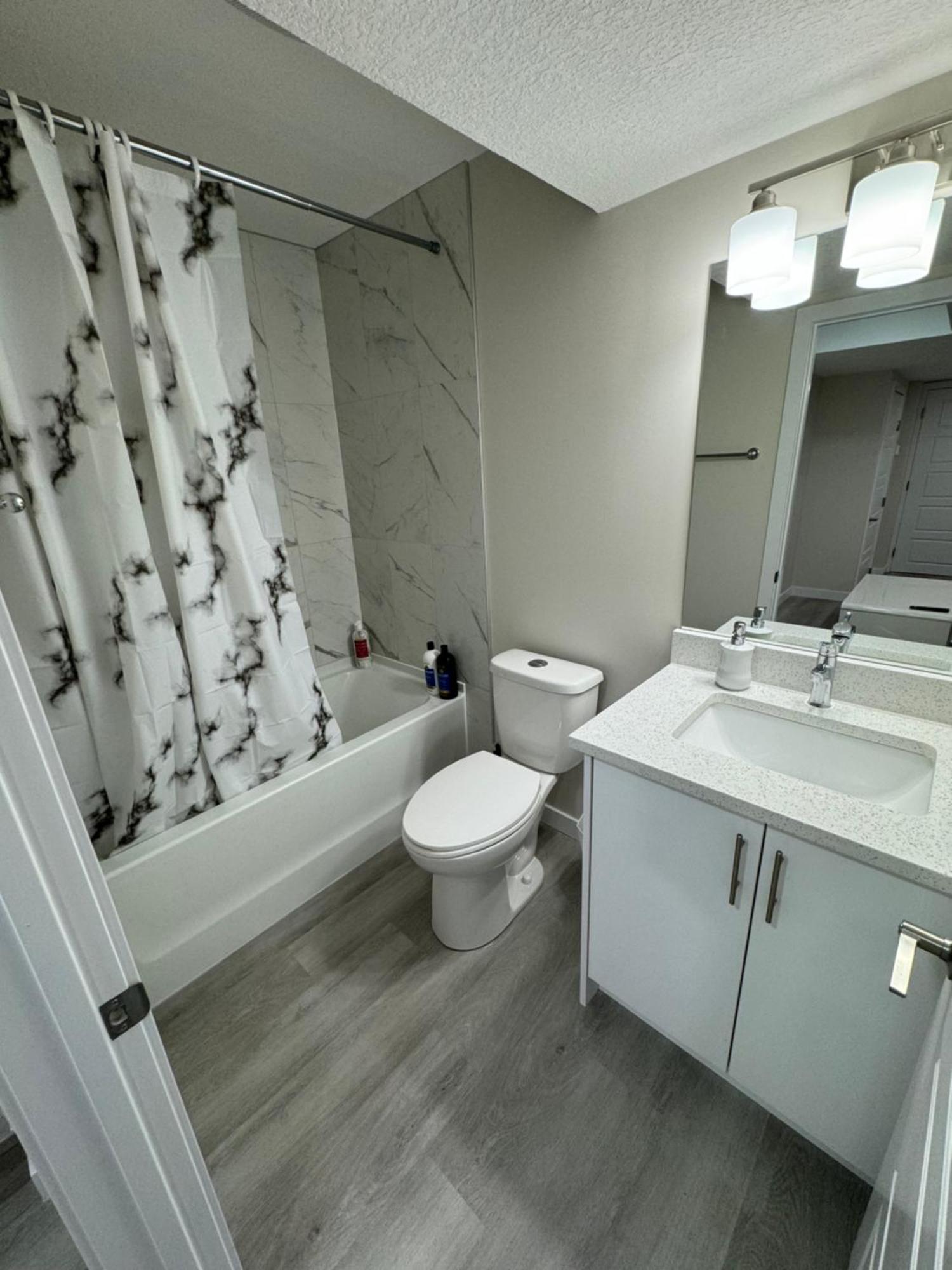 Brand New 2 Bedrooms Modern Guest With Separate Entrance * Calgary