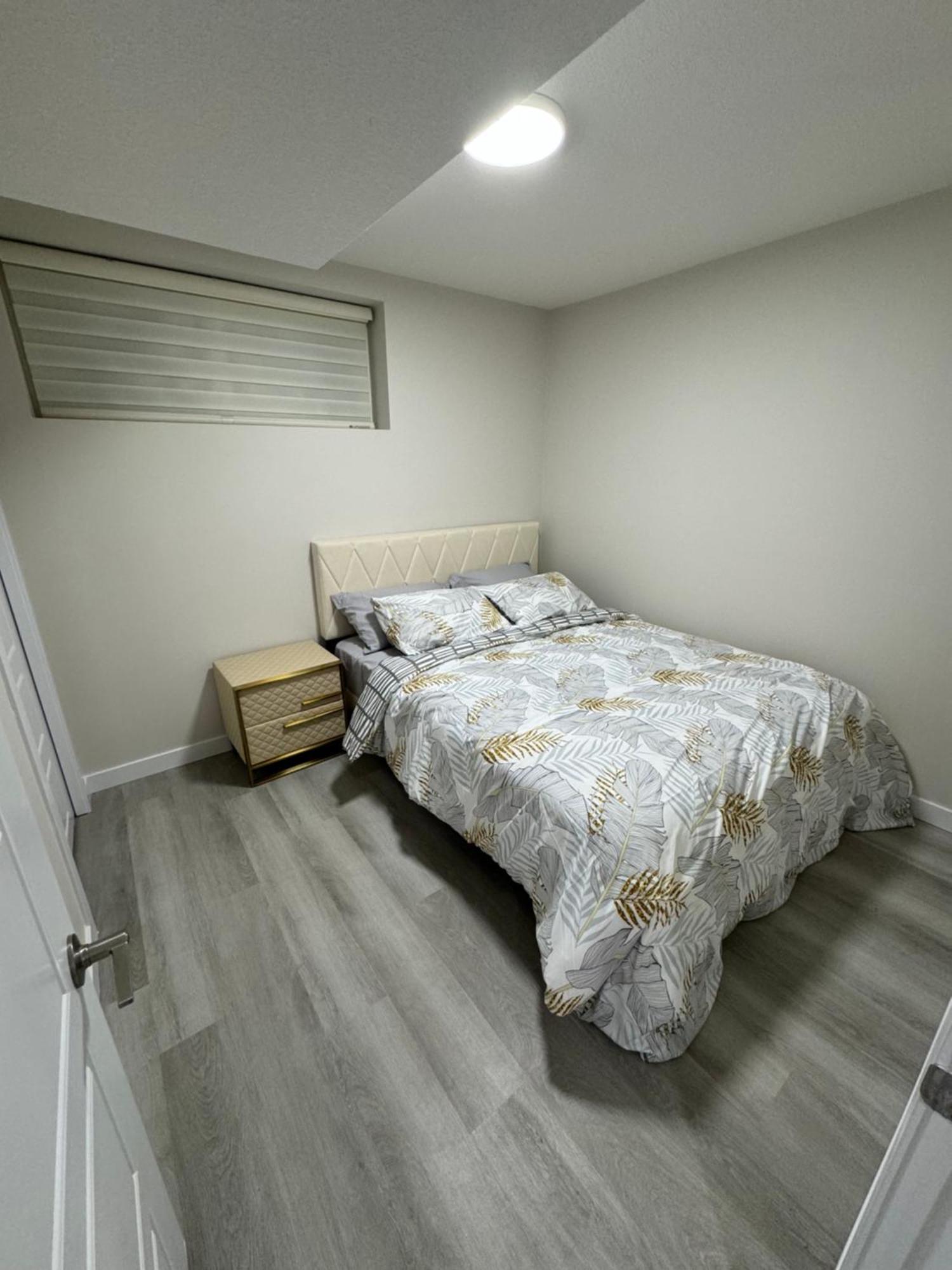Brand New 2 Bedrooms Modern Guest With Separate Entrance Apartment Calgary