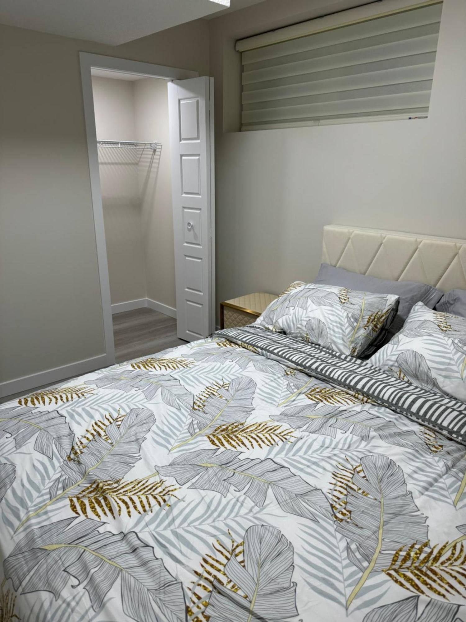 Brand New 2 Bedrooms Modern Guest With Separate Entrance