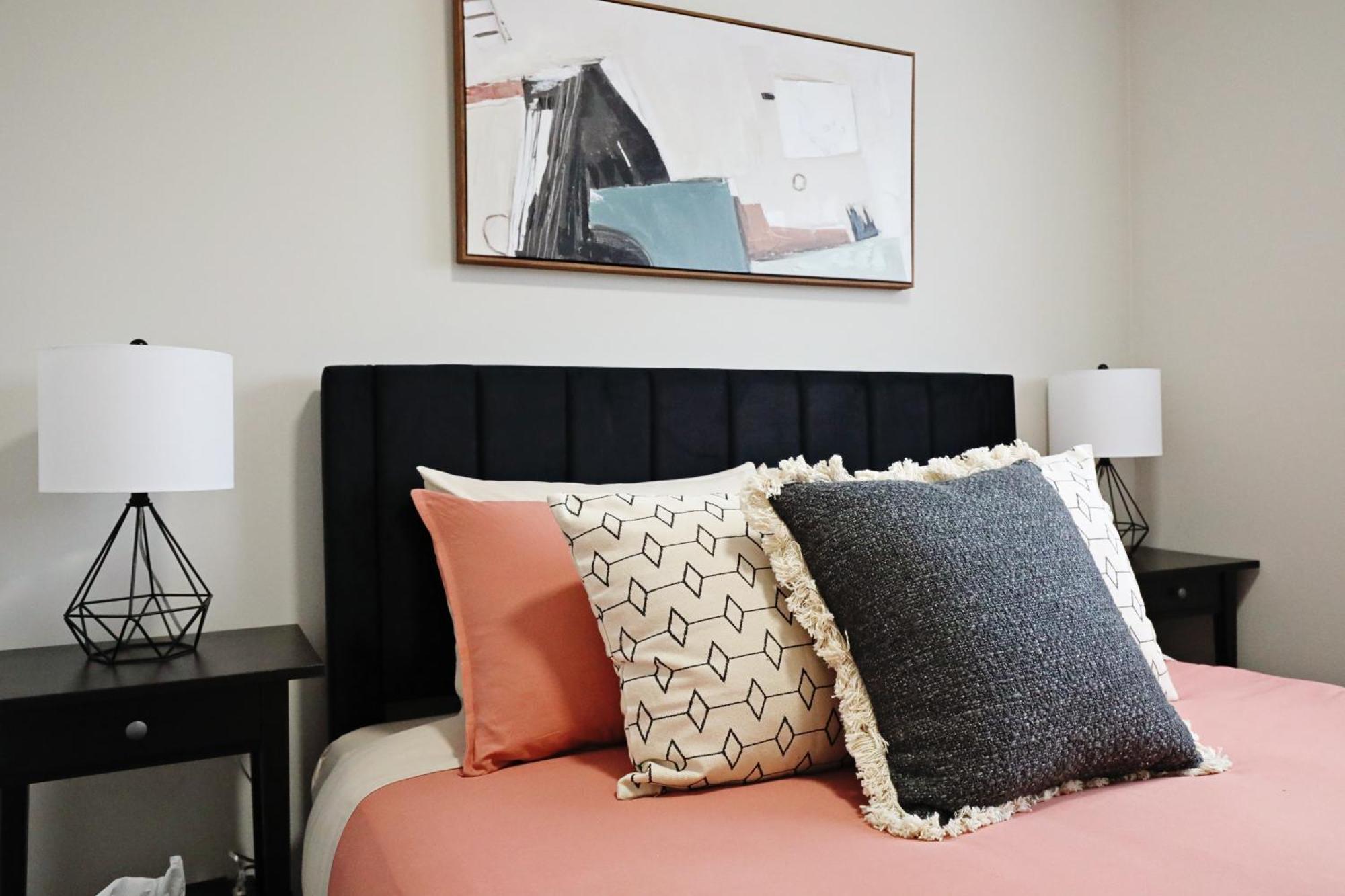 Relax In Comfort With Ac, Airport, Crossiron Mills Holiday home