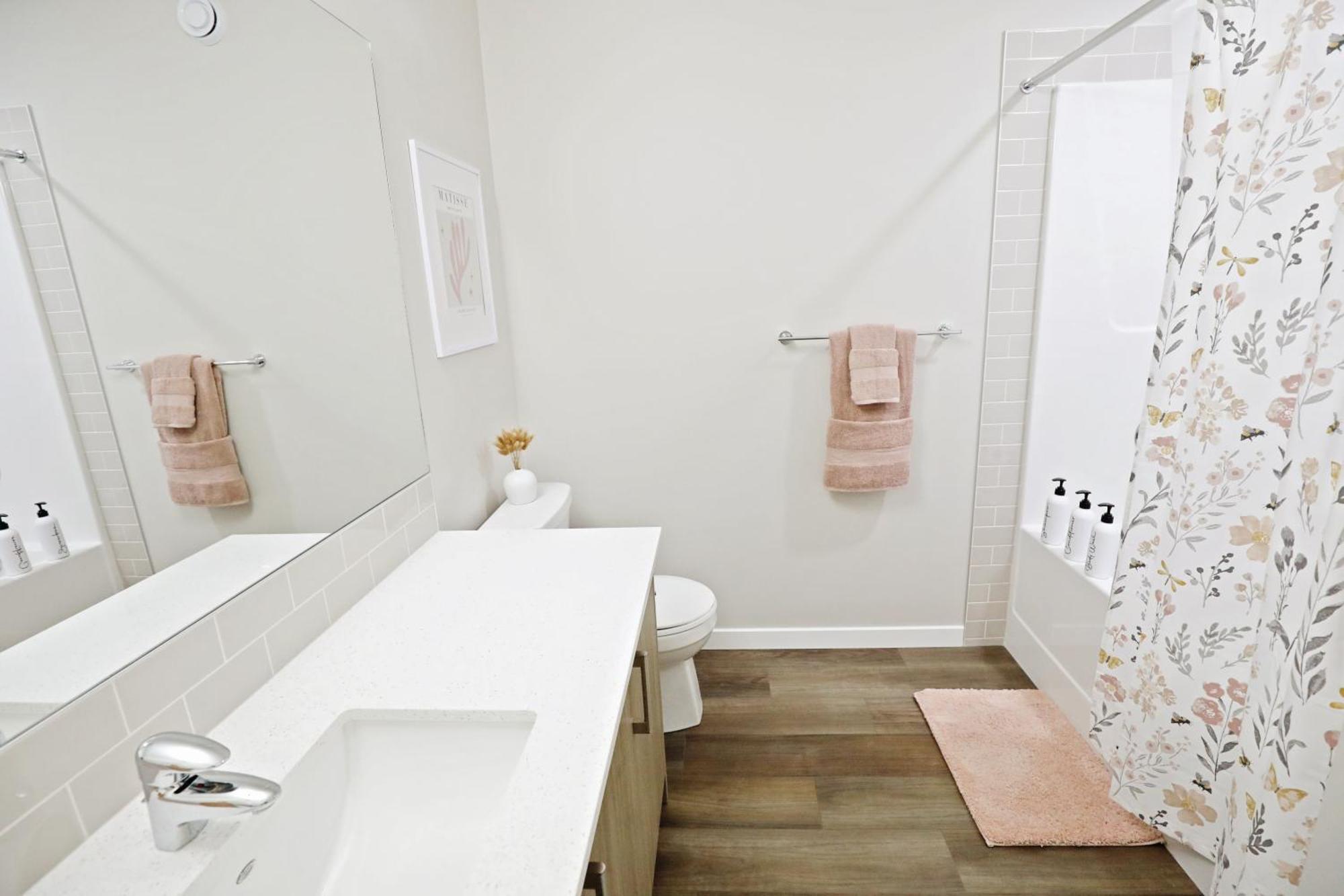 Relax In Comfort With Ac, Airport, Crossiron Mills Holiday home Calgary